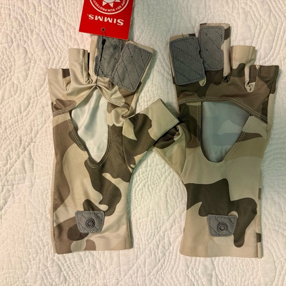 Simms Tan and Brown Camouflage Fingerless Gloves - Picture 2 of 3